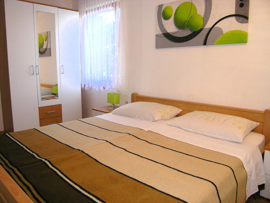 Apartmani Dolencic Krk Town Eksteriør bilde
