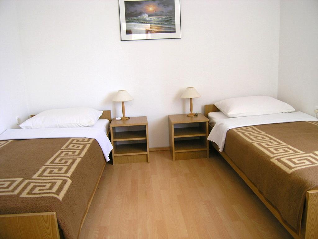 Apartmani Dolencic Krk Town Eksteriør bilde