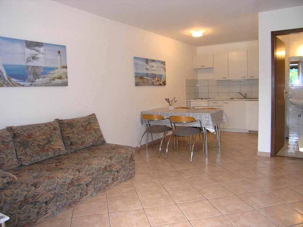Apartmani Dolencic Krk Town Eksteriør bilde