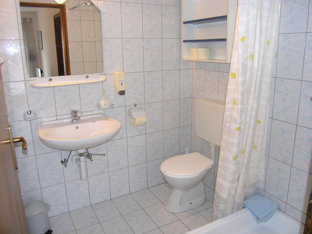 Apartmani Dolencic Krk Town Eksteriør bilde