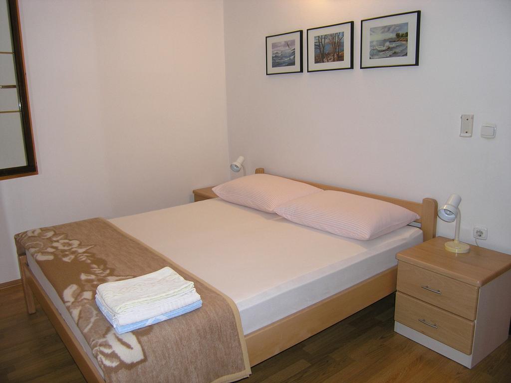 Apartmani Dolencic Krk Town Eksteriør bilde