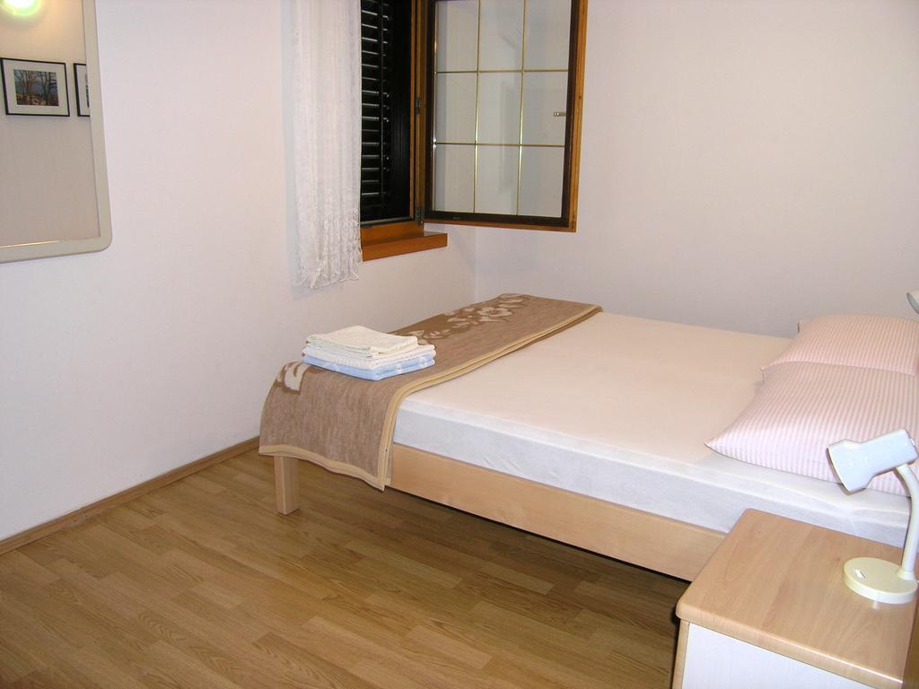 Apartmani Dolencic Krk Town Eksteriør bilde