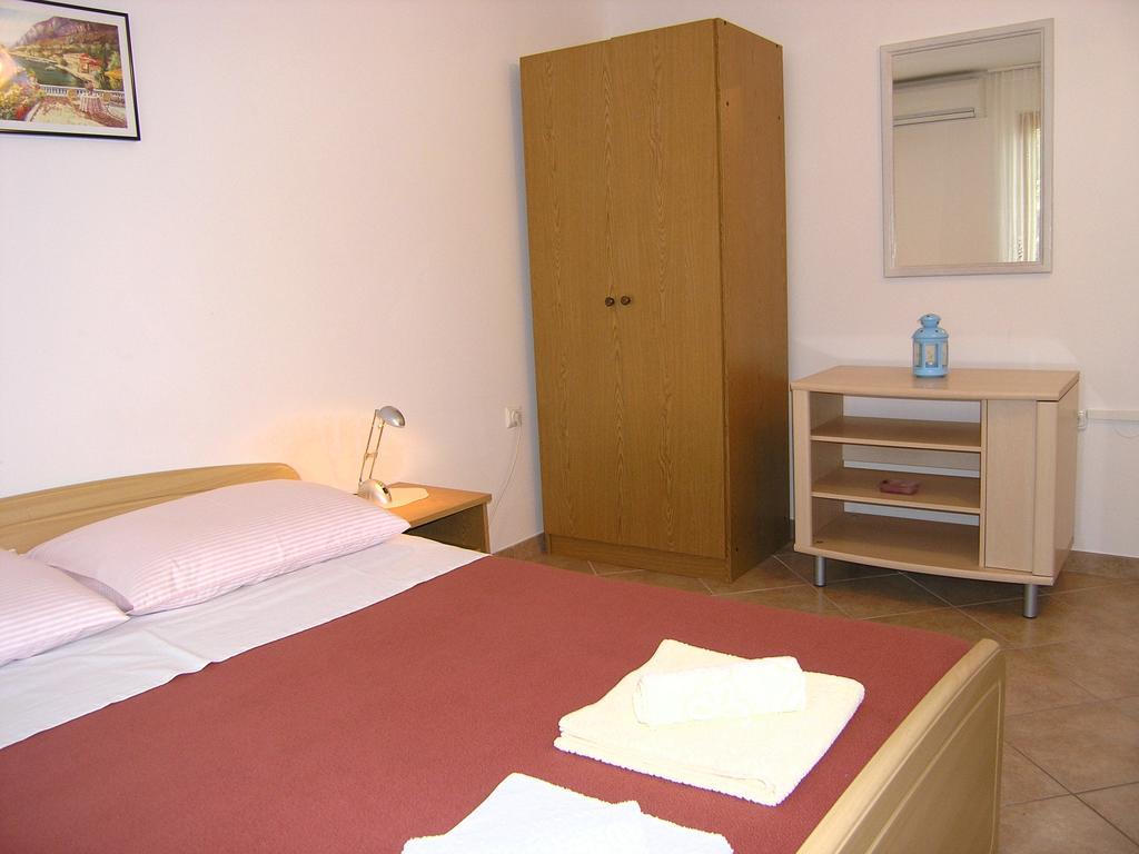 Apartmani Dolencic Krk Town Eksteriør bilde